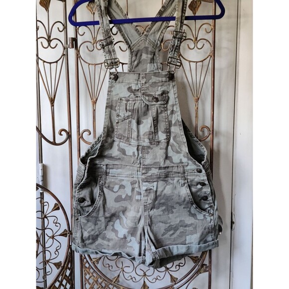 l.e.i. Junior Casual Outdoor Camouflage Bib Jumper Shorts Green Size M - Picture 5 of 6